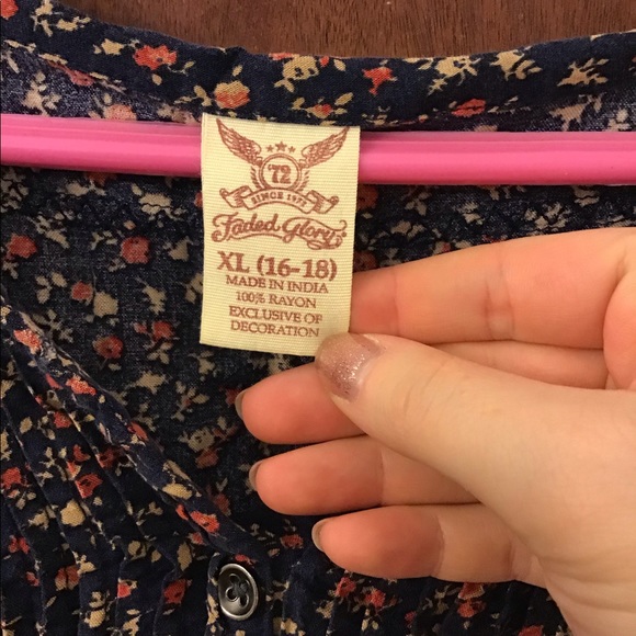 Faded Flory Floral Blouse 👚 - Picture 2 of 3